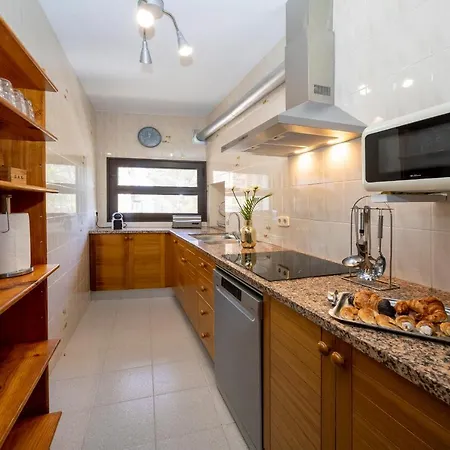 Villa 21 Sleeps Private Pool & Bbq Near Barcelona Rocafort (Catalonia)