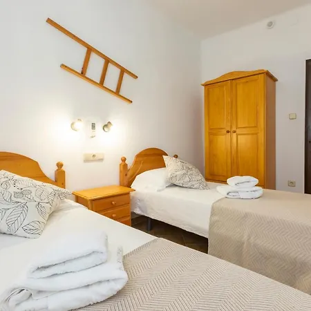 Villa 21 Sleeps Private Pool & Bbq Near Barcelona *