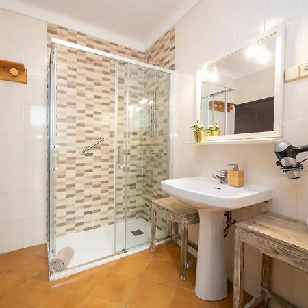 Villa 21 Sleeps Private Pool & Bbq Near Barcelona Rocafort (Catalonia)