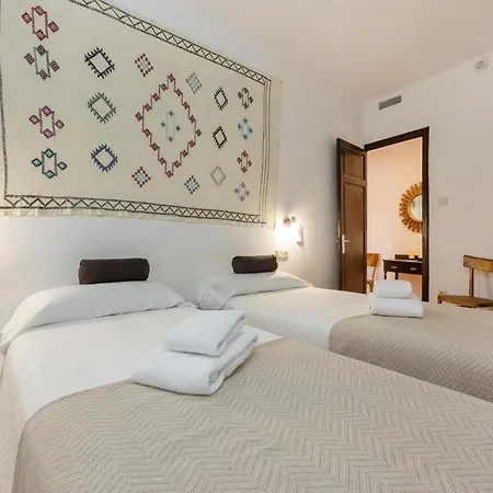 Villa 21 Sleeps Private Pool & Bbq Near Barcelona Rocafort (Catalonia)