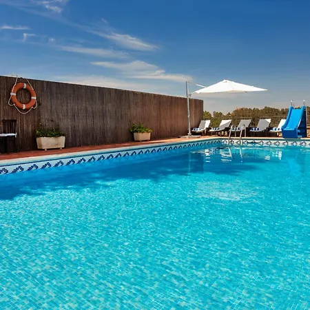 Villa 21 Sleeps Private Pool & Bbq Near Barcelona *