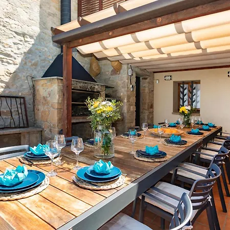 Villa 21 Sleeps Private Pool & Bbq Near Barcelona *