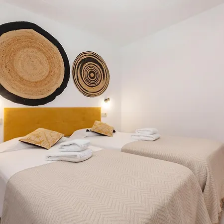 21 Sleeps Private Pool & Bbq Near Barcelona Villa